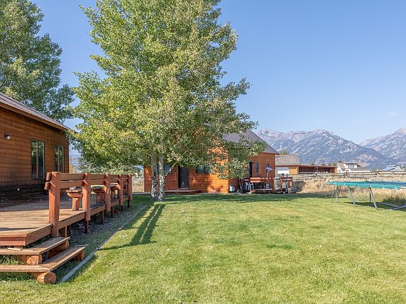 4th image of 1000 Ponderosa Dr