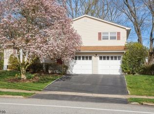 84 Clover Hill Dr, Flanders, NJ 07836