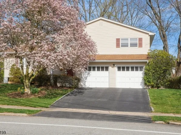 84 Clover Hill Dr, Mount Olive Twp., NJ 07836