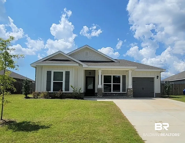 4 bed, 2.0 bath, 1410 sqft, $1,800 — Photo 1