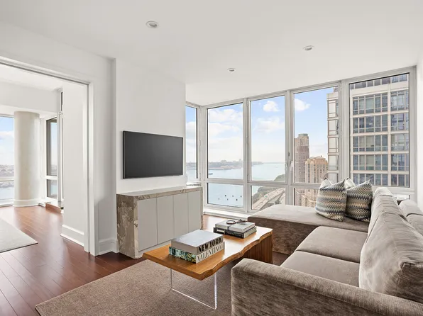 60 Riverside Boulevard 3501 image 2 of 20