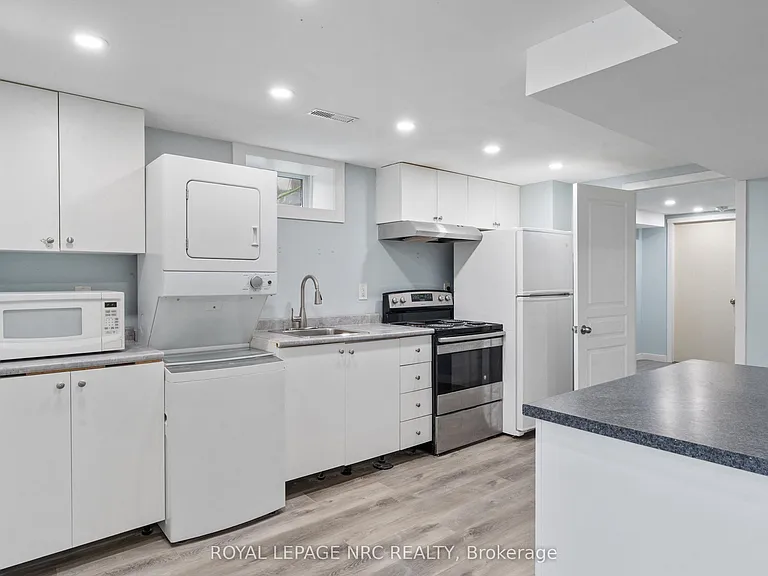 51 Jacobson Ave #LOWER — Photo 5