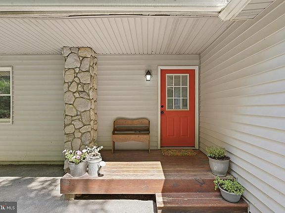 3rd image of 1210 Logger Dr