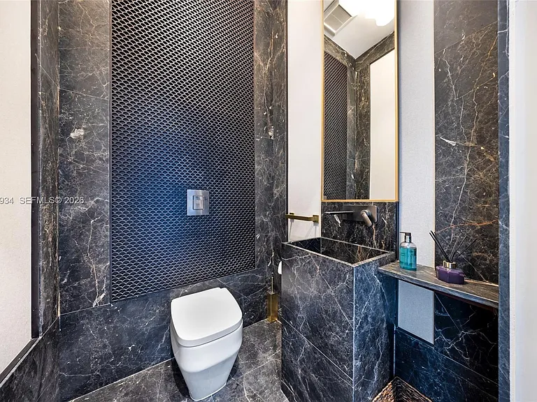200 W Rivo Alto Dr — Photo 36