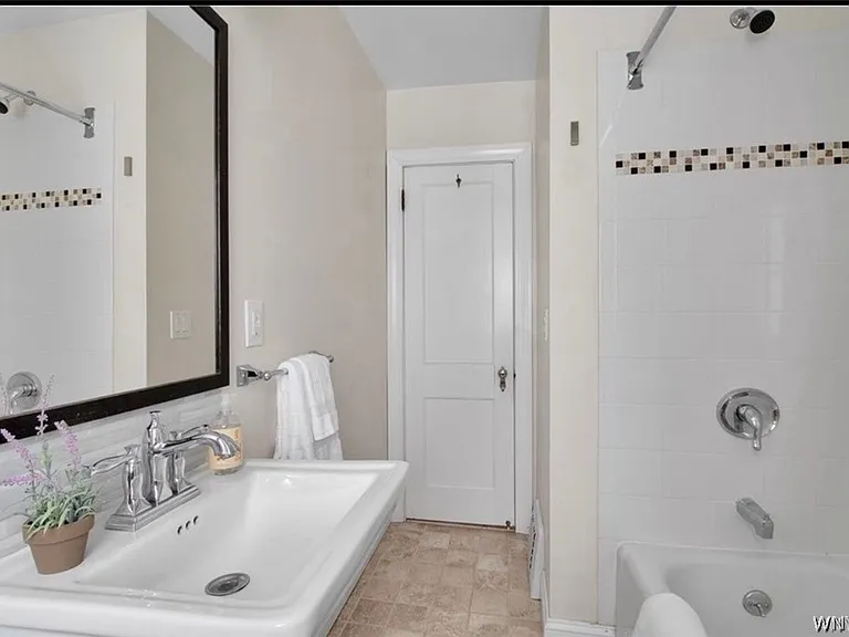329 Walton Dr — Photo 3