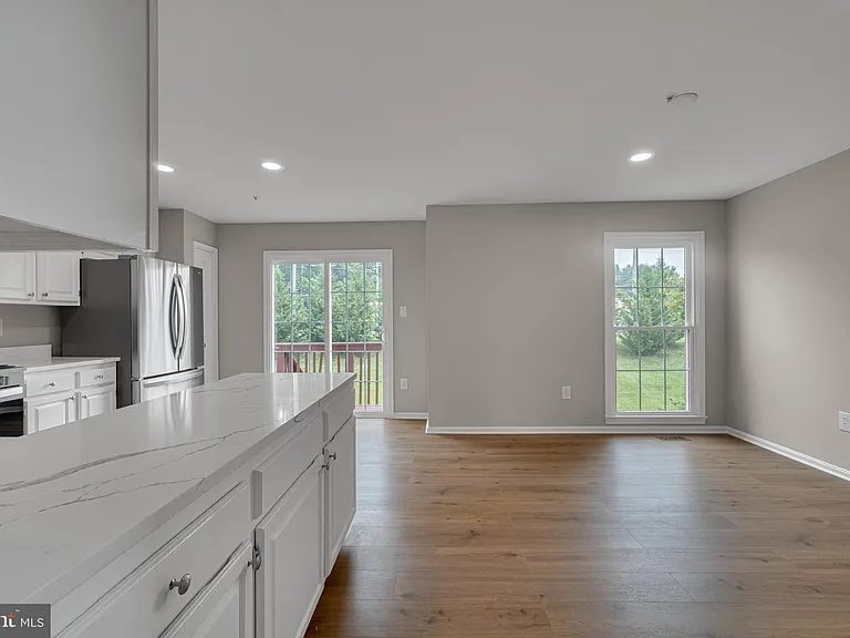 8101 Chelaberry Ct — Photo 10