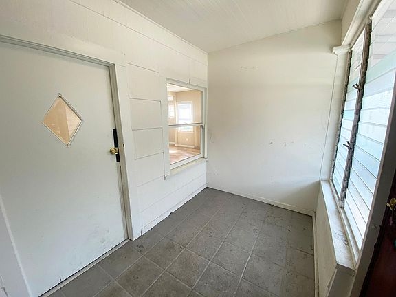 Entrance from front Yard to Mud room prior to entering front door into Living Room