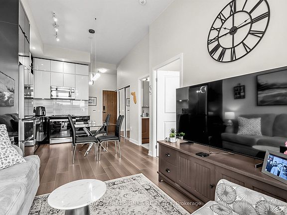5th image of 100 Eagle Rock Way #1205