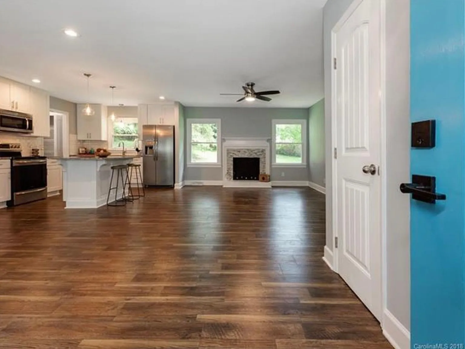 1439 Fox Run Dr — Photo 2