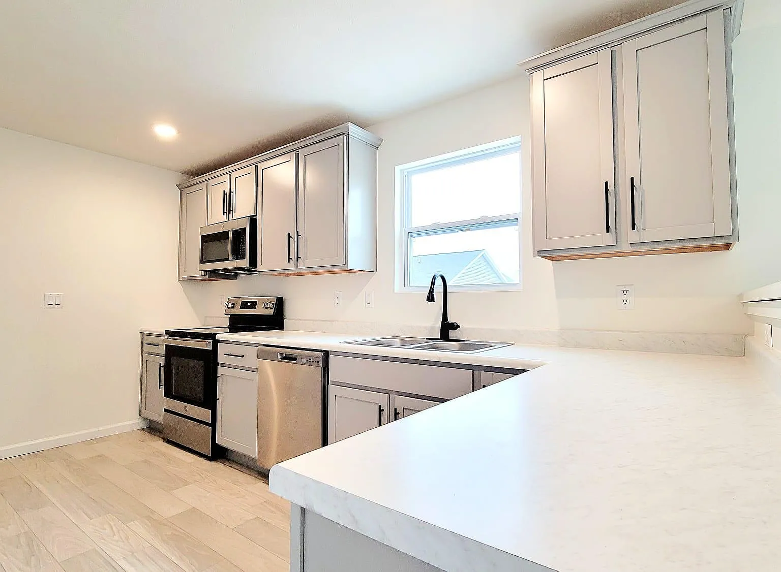 4 bed, 3.5 bath, 2213 sqft, $2,795 — Photo 4