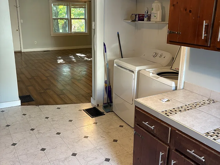 31 Maple St — Photo 6