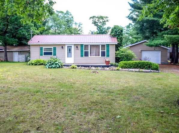 2738 Cathy St, Harrison, MI 48625