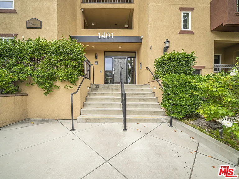 1401 S Saint Andrews Pl #201 — Photo 3