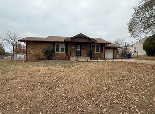 601 Geneva Ave, Lindsay, OK 73052