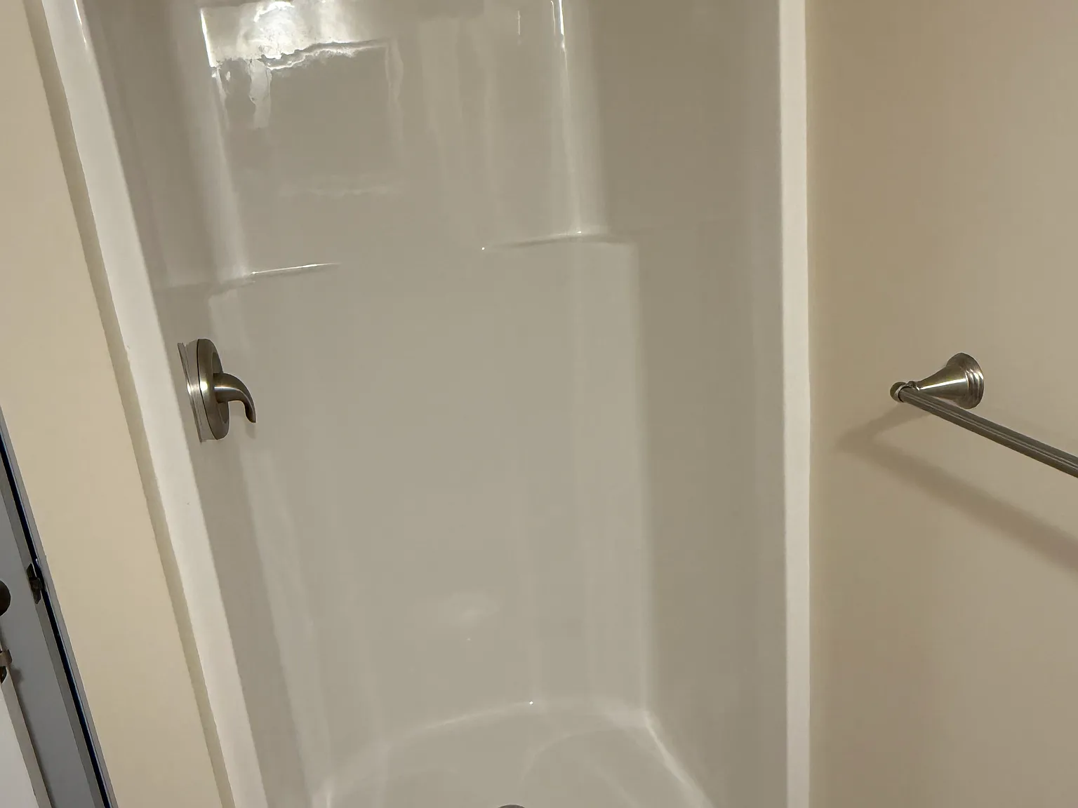2 bed, 2.5 bath, 2900 sqft, $3,800 — Photo 4
