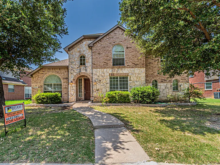 6801 Amesbury Ln — Photo 3