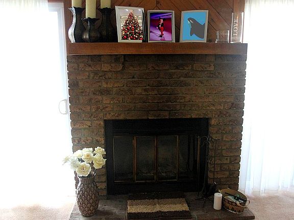 2nd image of 1343-1345 Castillion Dr NE
