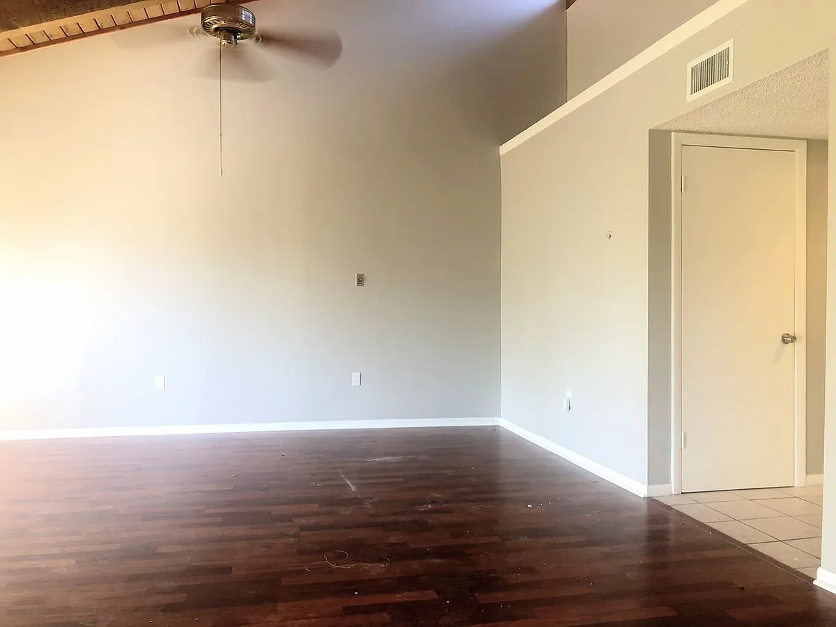 Building Photo - 5942 Peregrine Ave #22-C
