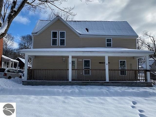 1st image of 404 E Pine St