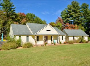 21 Fairway Dr, North Grosvenordale, CT 06255