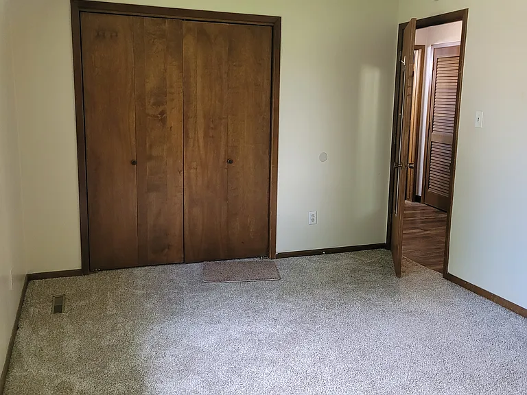 201-203 Southridge Cir — Photo 15