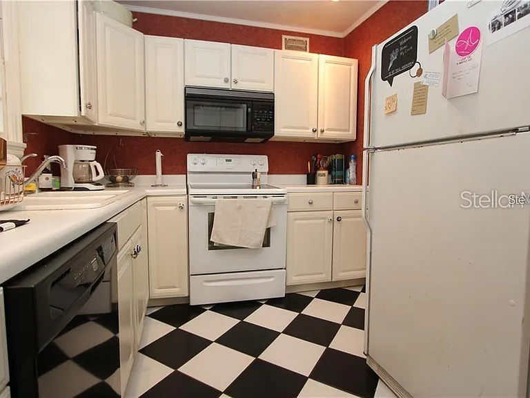 417 E Gore St — Photo 14