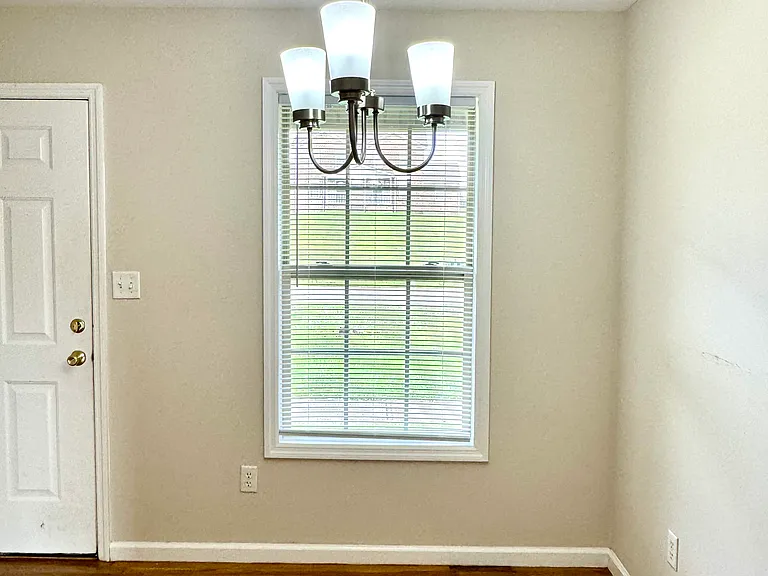 641 Hampton Way #B — Photo 12
