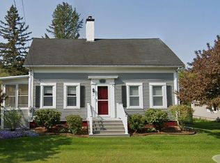 16 Grove St, Rochester, NH 03868