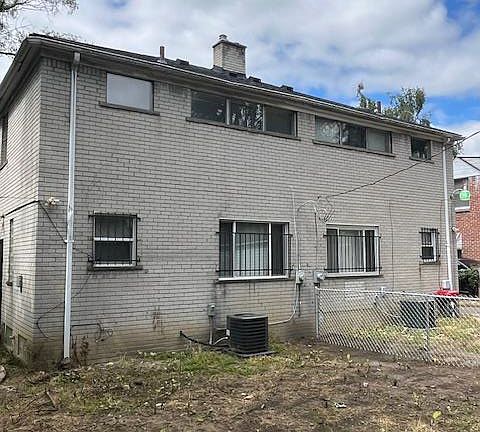 2nd image of 14526-32 Evergreen Rd