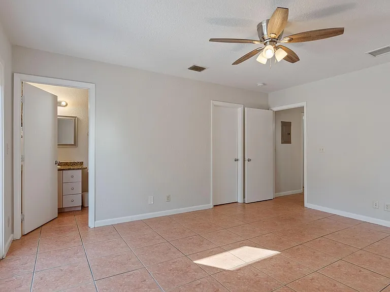 623 N L St #1 — Photo 9