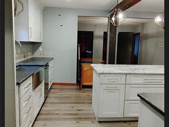 3rd image of 14 Carpenter St Unit 1