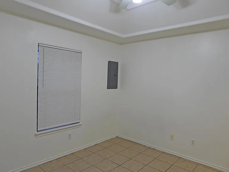 1806 S Ironwood St #A — Photo 7