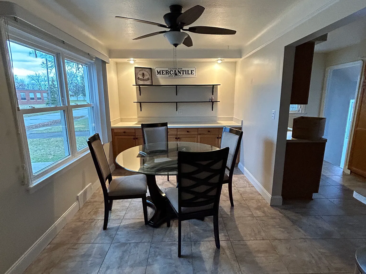 3 bed, 1064 sqft, $2,000 — Photo 4