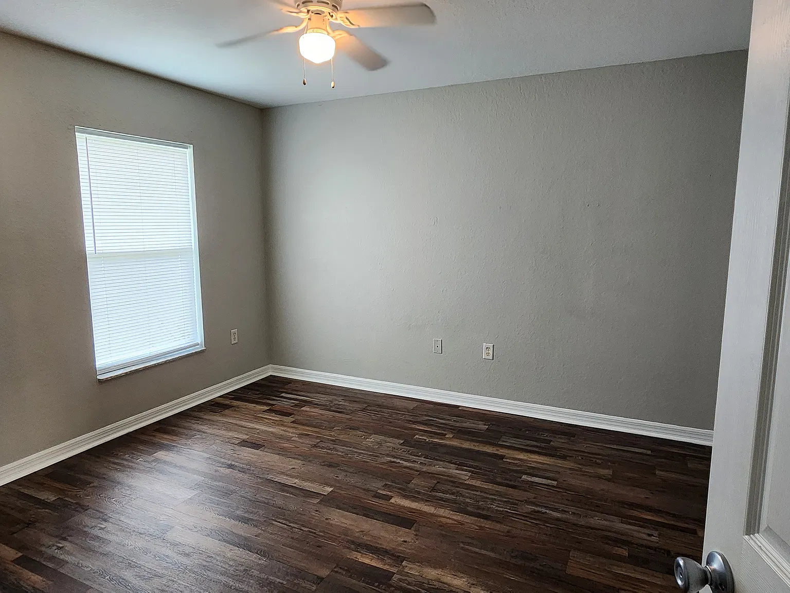 740 E North St — Photo 3