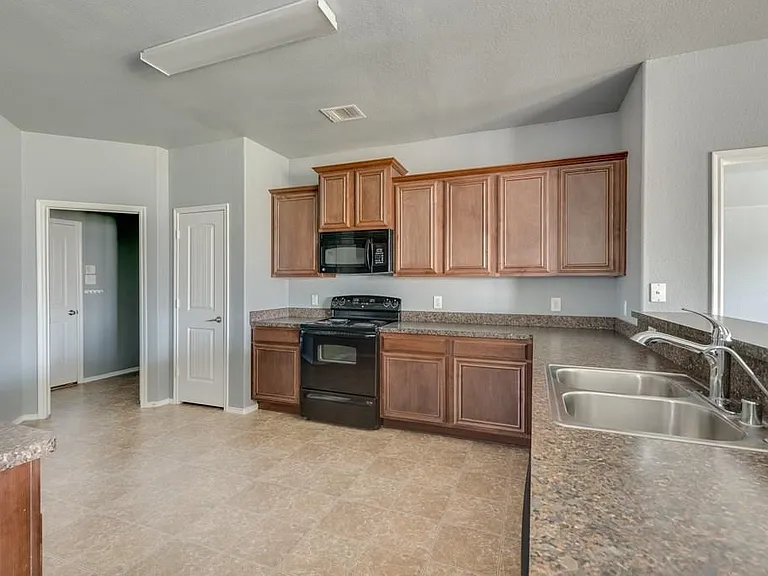 5313 Beacon Ln — Photo 5