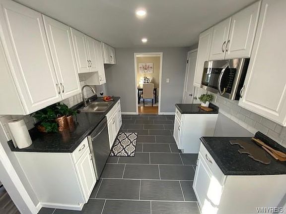 4th image of 132 Keller Ave
