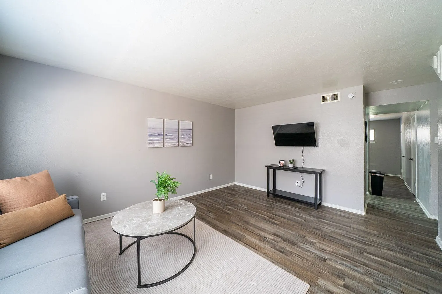 1 bed, 1.5 bath, 871 sqft, $1,515 — Photo 4