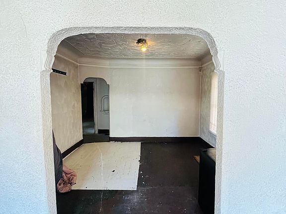 4th image of 14865 Mendota St