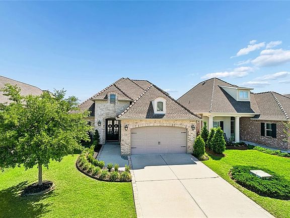 2nd image of 334 Nicklaus Dr