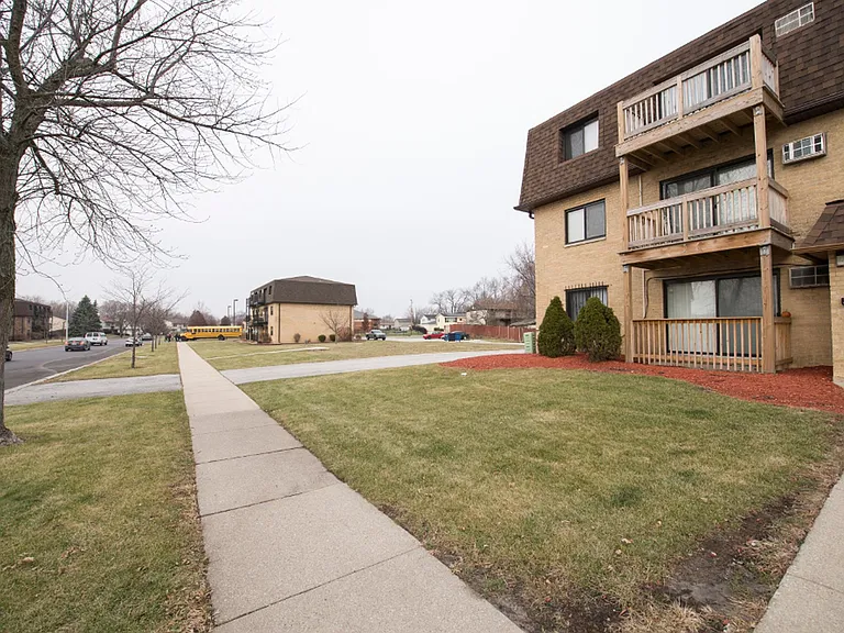 21837 Jeffrey Ave — Photo 10