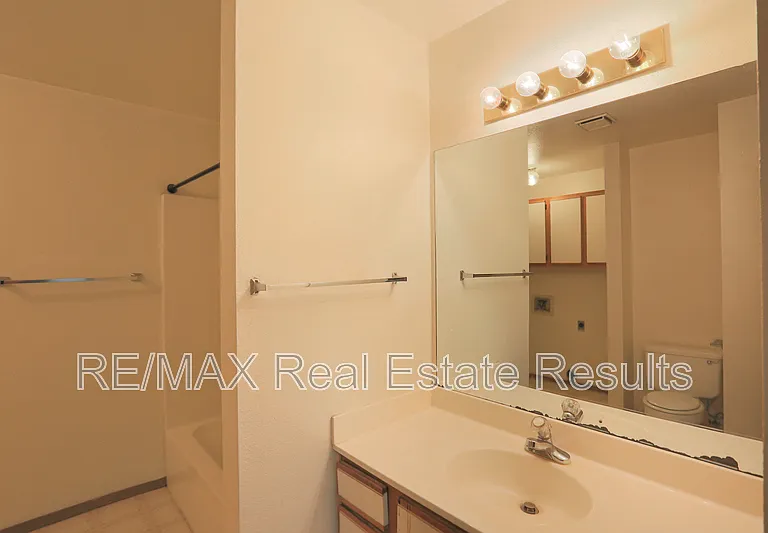 2223 W Roselawn St — Photo 16