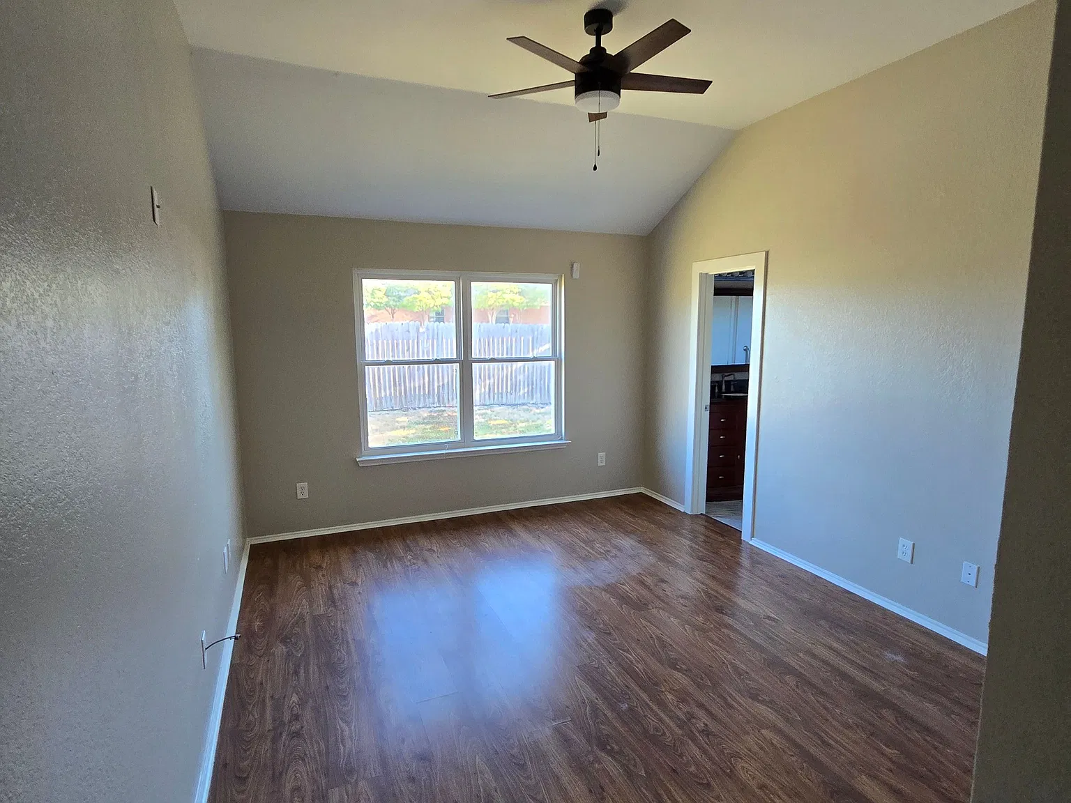 3 bed, 2.0 bath, $2,400 — Photo 4