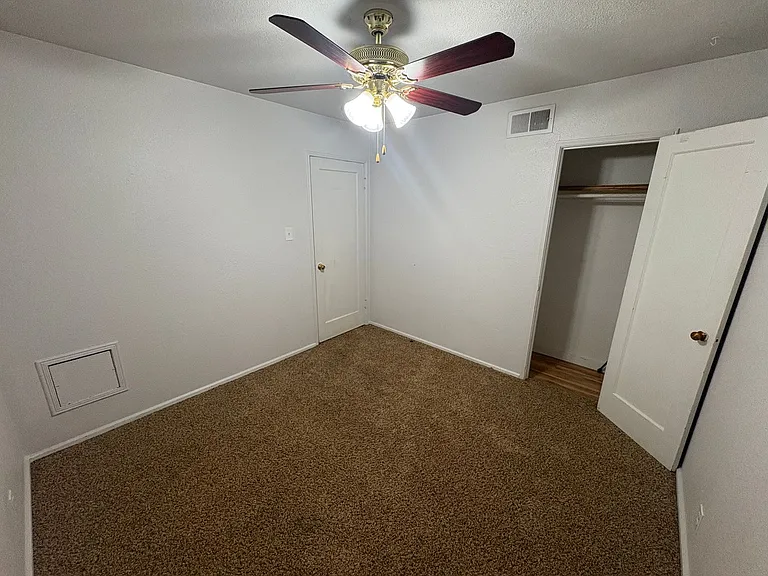 1130 Howard Ave — Photo 6