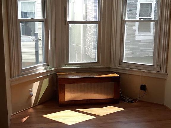 2nd image of 520 Tasker St