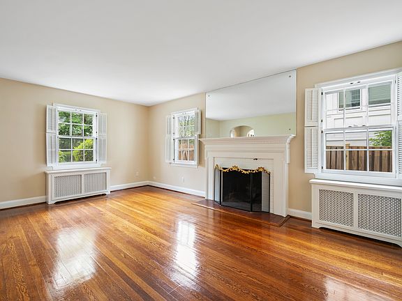 3rd image of 5122 Fairglen Ln