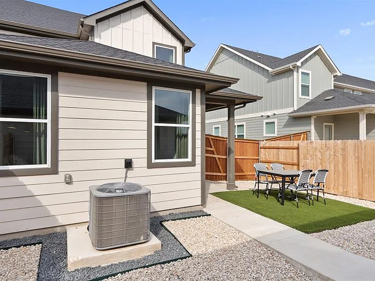 2530 Violet Theo Ln — Photo 37