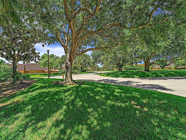 1007 10th Ct — Photo 25