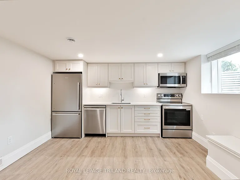 16 Inverary Rd #LOWER — Photo 5