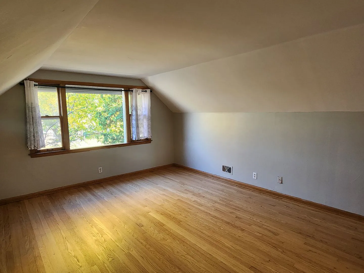 2 bedroom upper — Photo 4