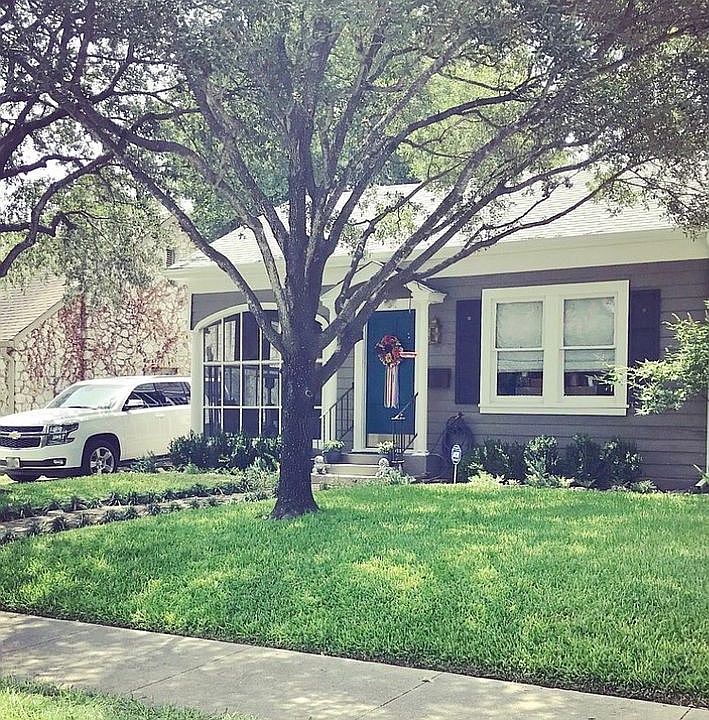 2nd image of 250 E Lullwood Ave